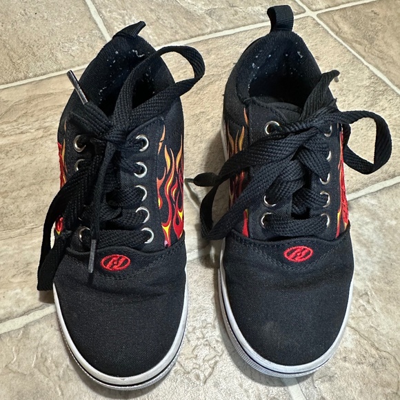 Boys Heelys Size 13 - Picture 1 of 3